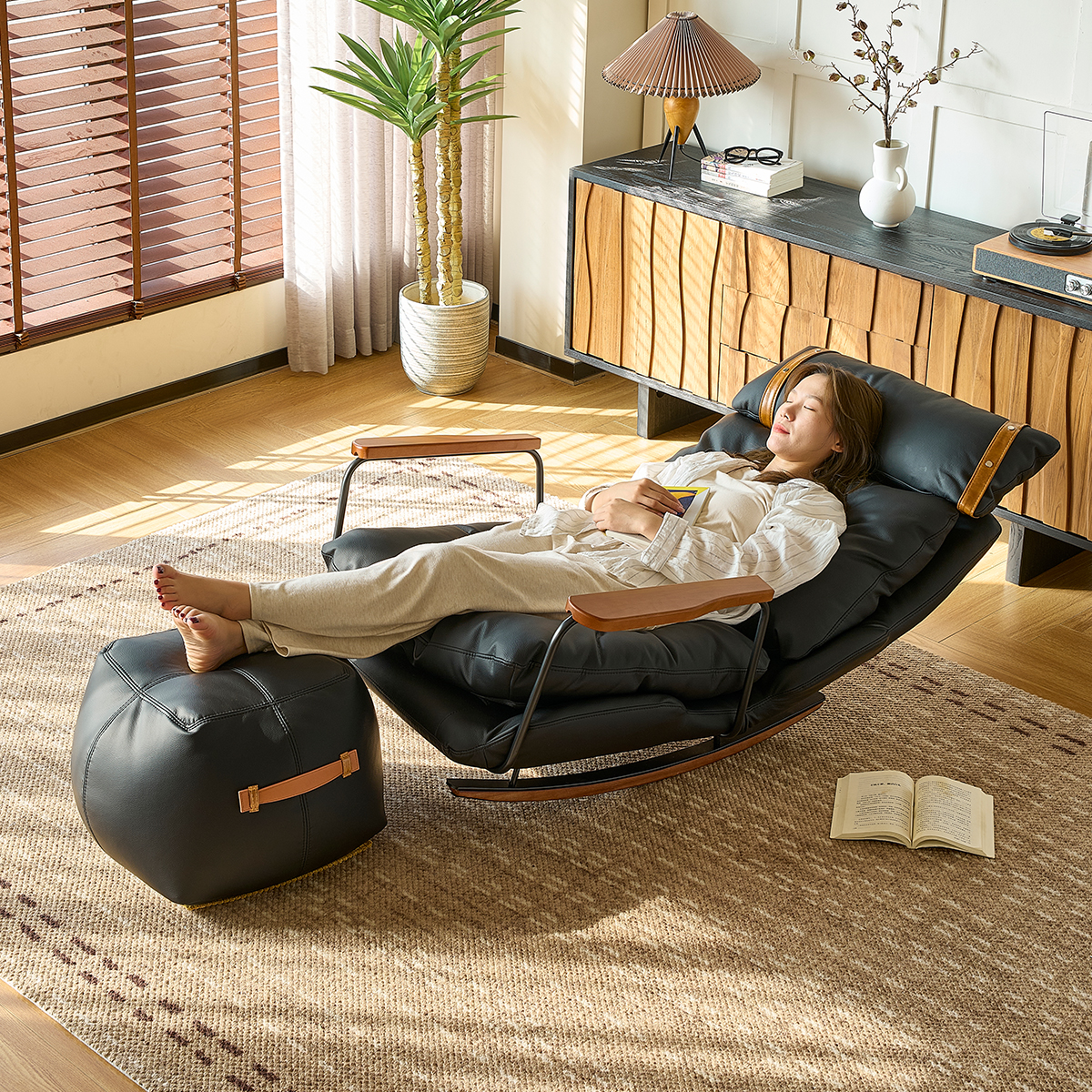 癒しの時間を楽しむロッキングチェア｜やさしい揺れで心地よい空間