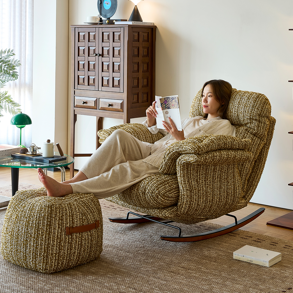 ロッキングアームチェア