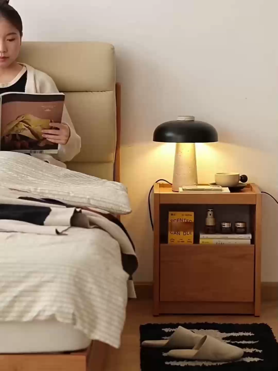 Woody Prime Cherry キューブ型ナイトテーブル