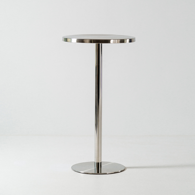 ステンレス製バーテーブル | インダストリアルな雰囲気漂う洗練された