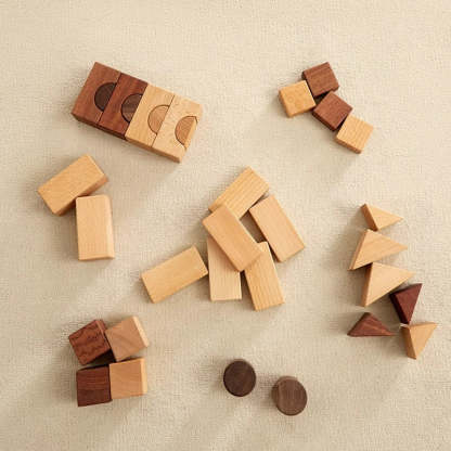 貴重な無垢材のキューブ積み木 72ピース(2.5cm角) 貴重な無垢材のキューブ積み木 72ピース(2.5cm角)