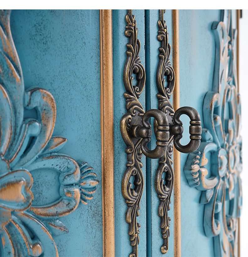 アンティーク調コーナーキャビネット | ヴィンテージ感漂う