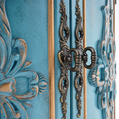 アンティーク調コーナーキャビネット | ヴィンテージ感漂う仕上がりで