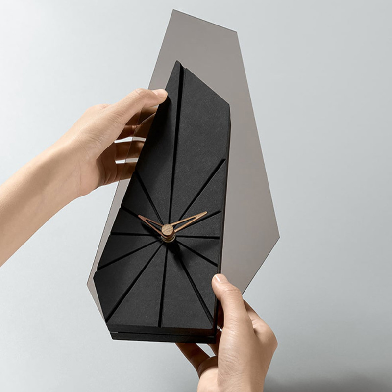 幾何学デザイン木製卓上時計