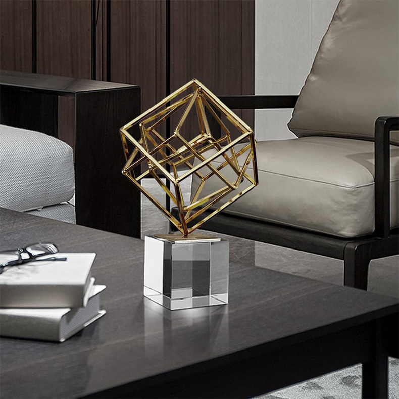 ジオメトリックキューブオブジェ | ゴールドとクリスタルが織りなす