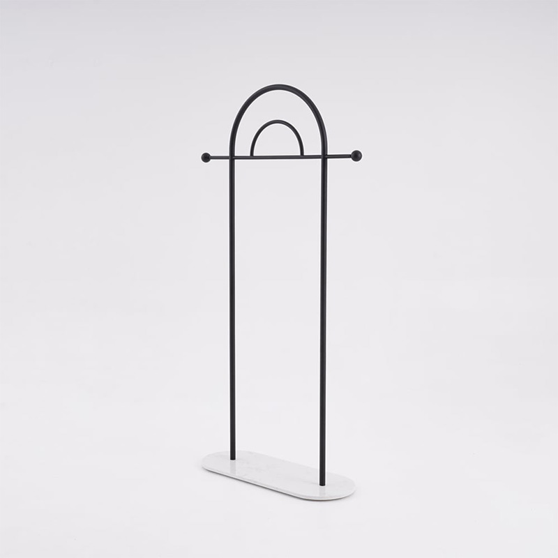 モダンフリースタンディングハンガーラック