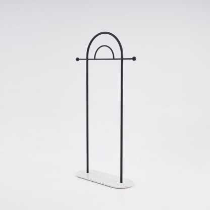 モダンフリースタンディングハンガーラック