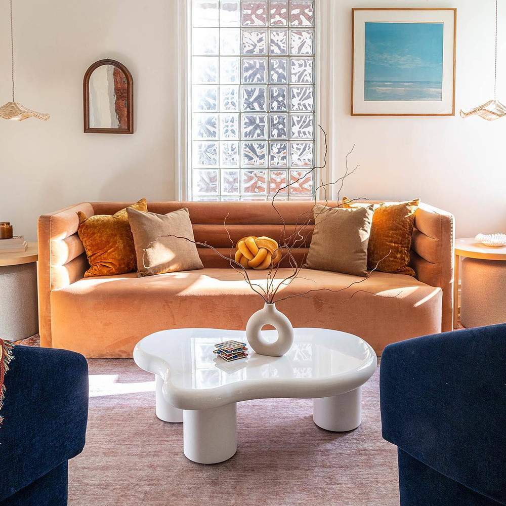 ラウンドレッグテーブル