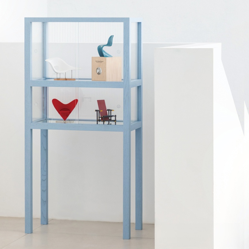 北欧風ガラスキャビネット | 高透過ガラスで魅せる収納ディスプレイ