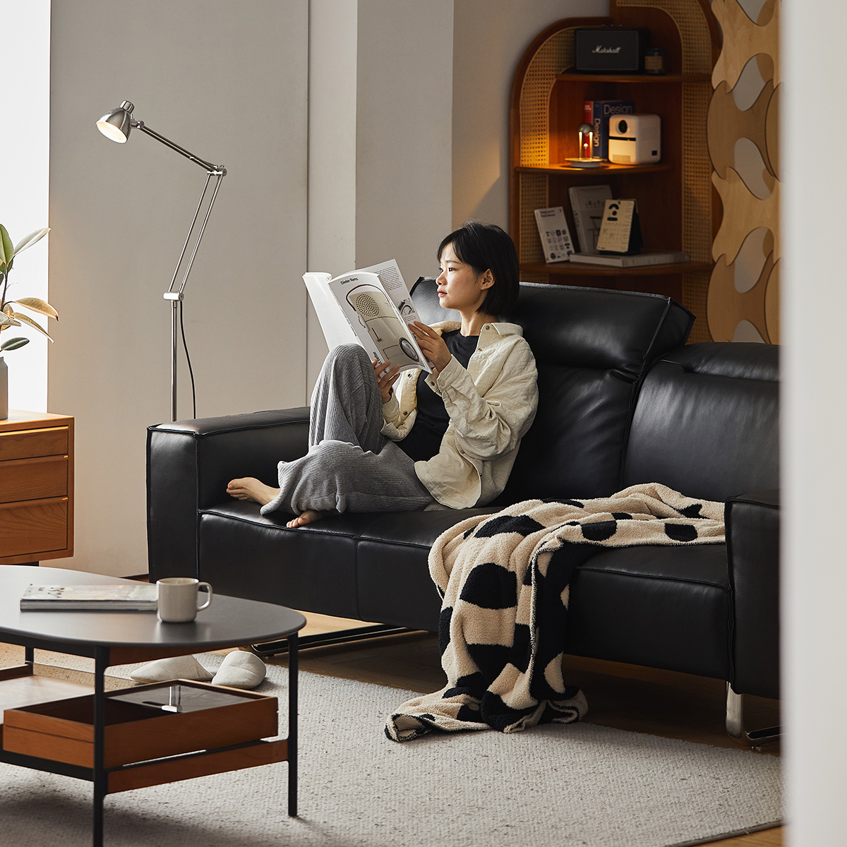 ステンレス脚本革ブラッククッションソファ【カスタマイズ可】