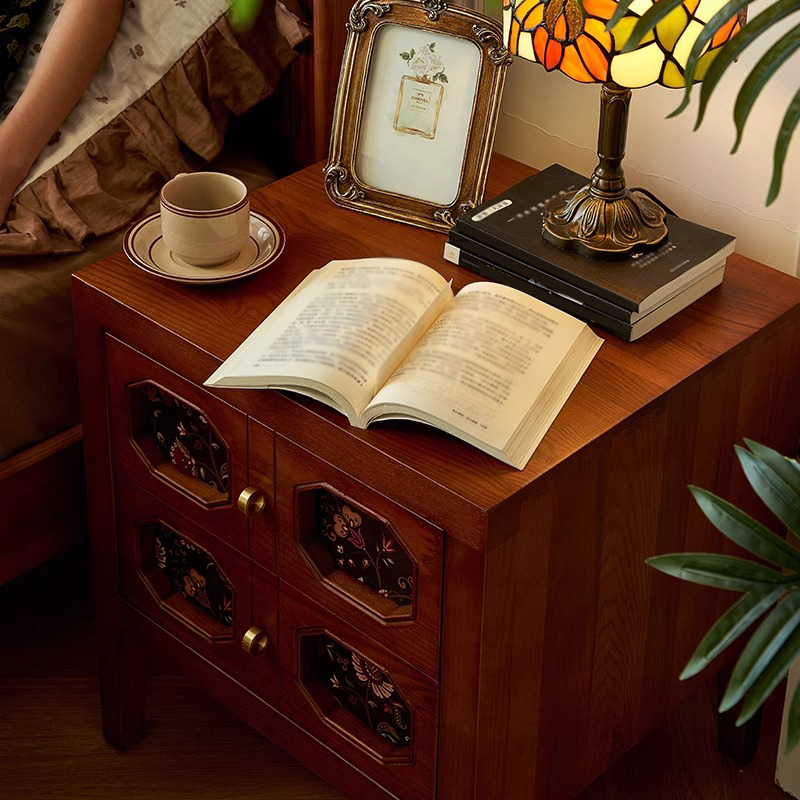 レトロ調ナイトキャビネット