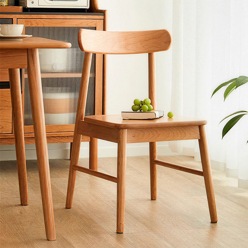 シンプルダイニングチェア | チェリー材の質感が映える高級感と快適さ