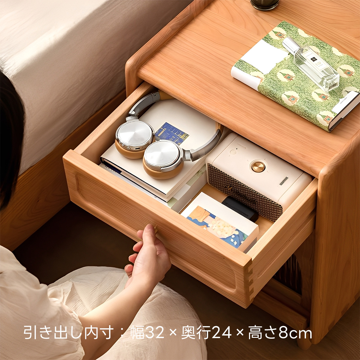 リブガラスチェリー材ベッドサイドキャビネット