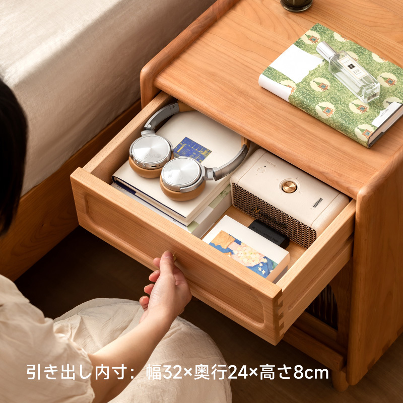 リブガラスチェリー材ベッドサイドキャビネット
