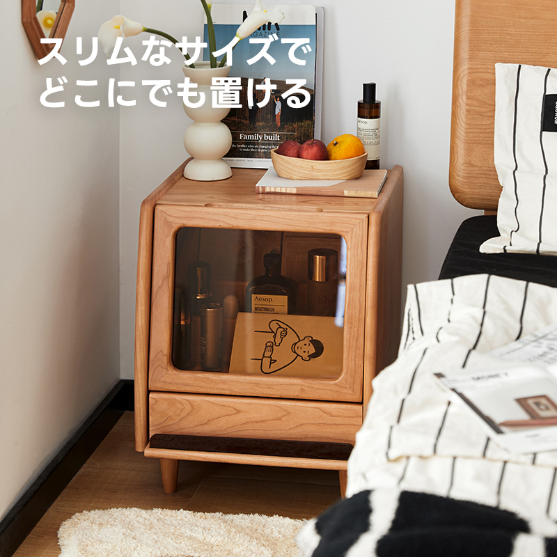 チェリー材 レトロガラスベッドサイドキャビネット