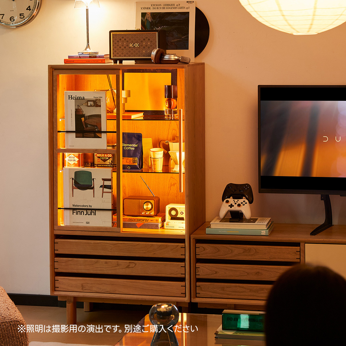 チェリー材 北欧風ディスプレイキャビネット | 見せる・しまうを美しく