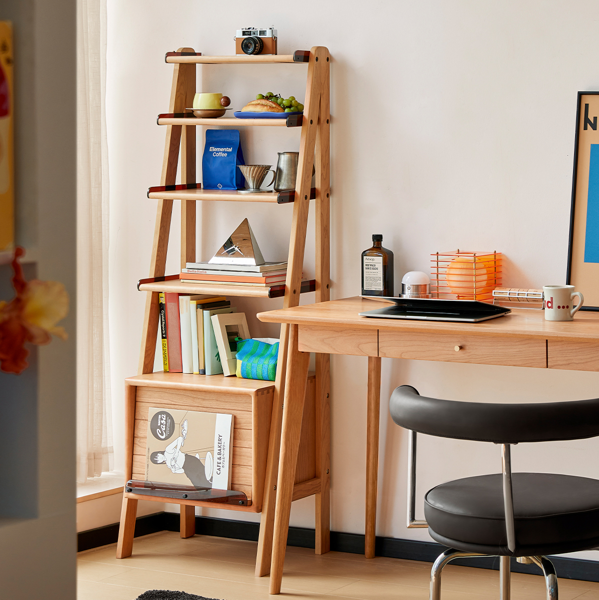 チェリー材 木製オープン収納ラック | 見せる収納で空間に上質なリズム