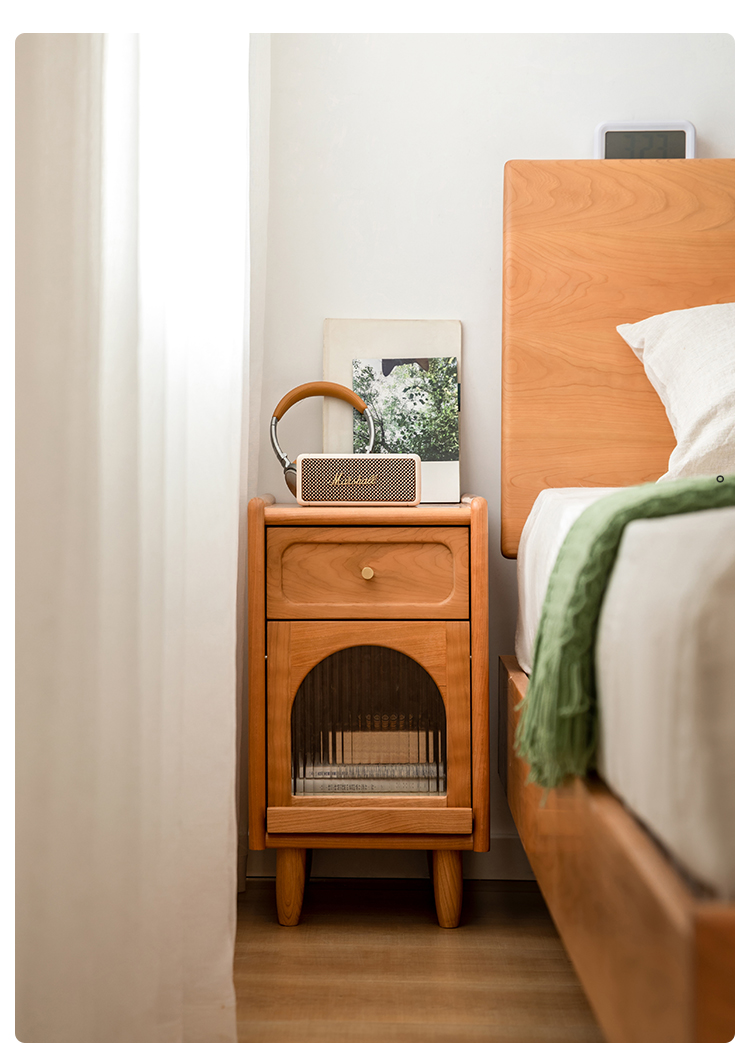 チェリー材 木製小型キャビネット | 上質感と使いやすさを備えた美しい