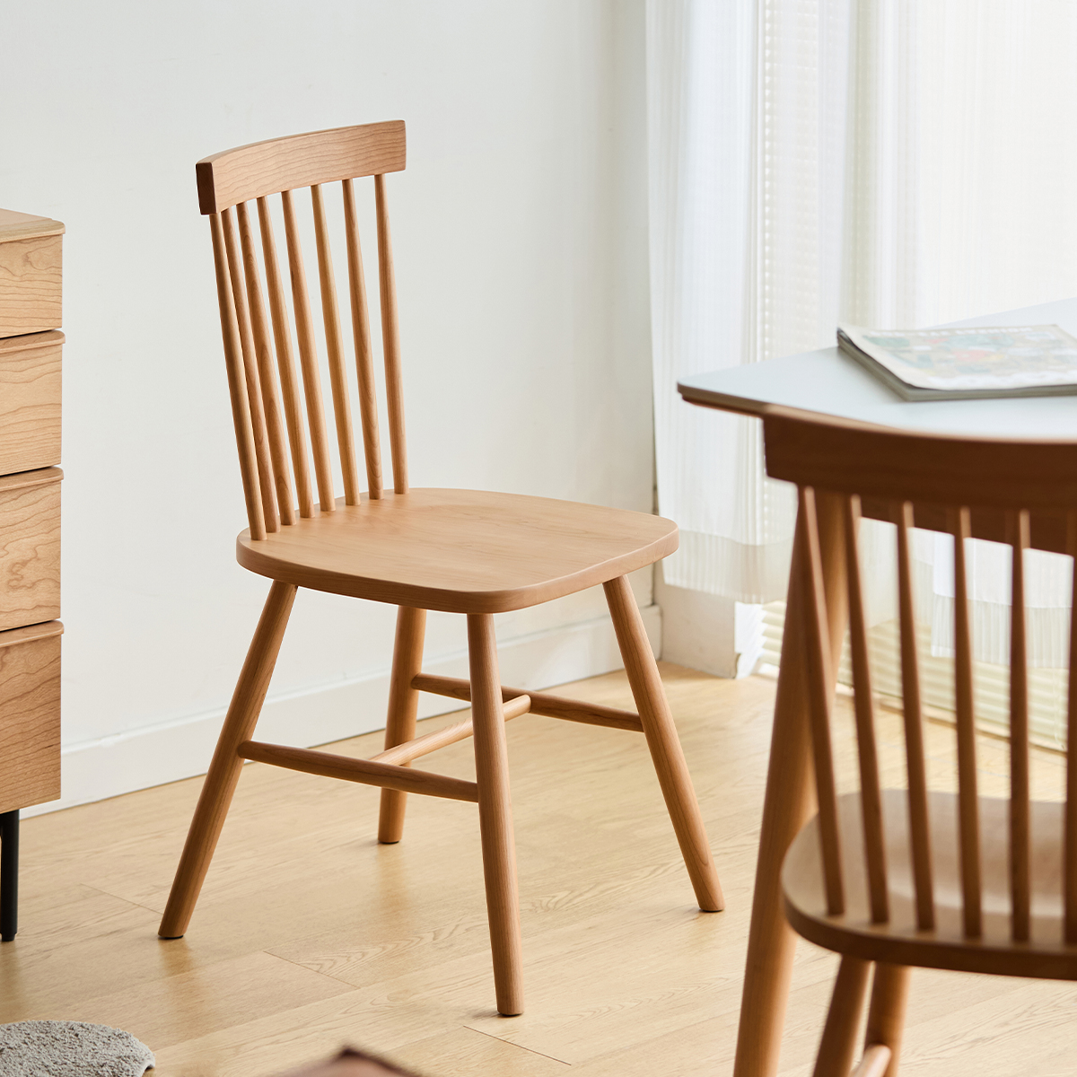 格子調ウッドダイニングチェア | チェリー材の質感を活かした上品な