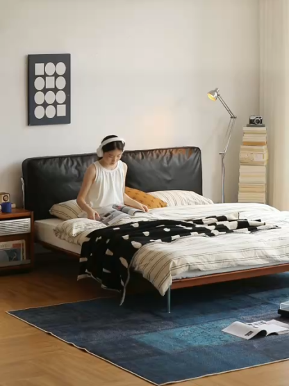 クッションヘッドボード付きベッド