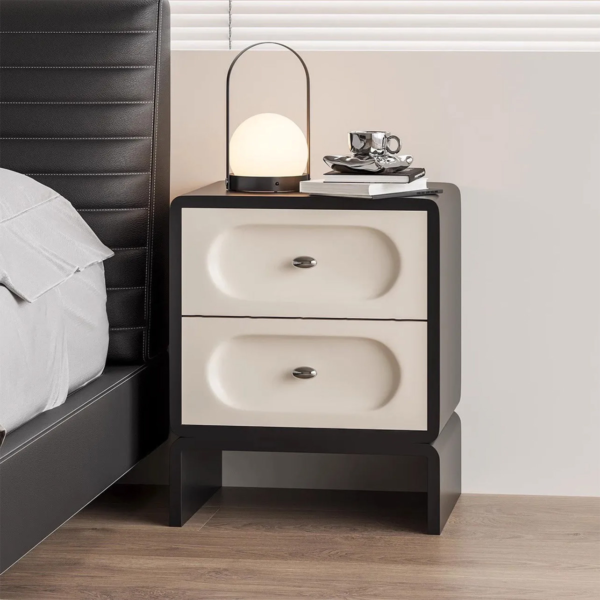 カプセル型ベッドサイドテーブル