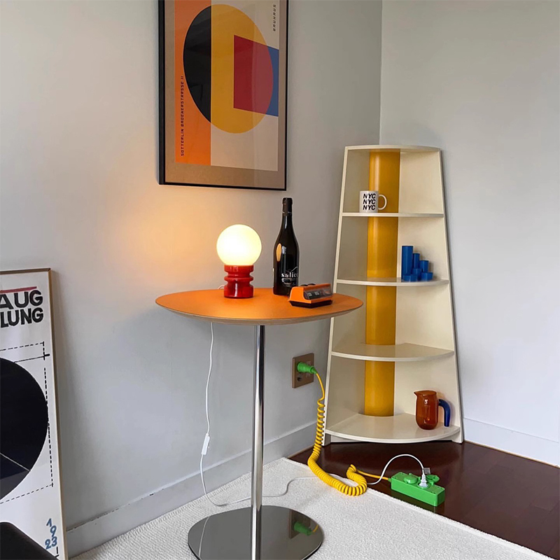 デザインコーナーラック | 不規則フォルムが遊び心を添えるアクセント