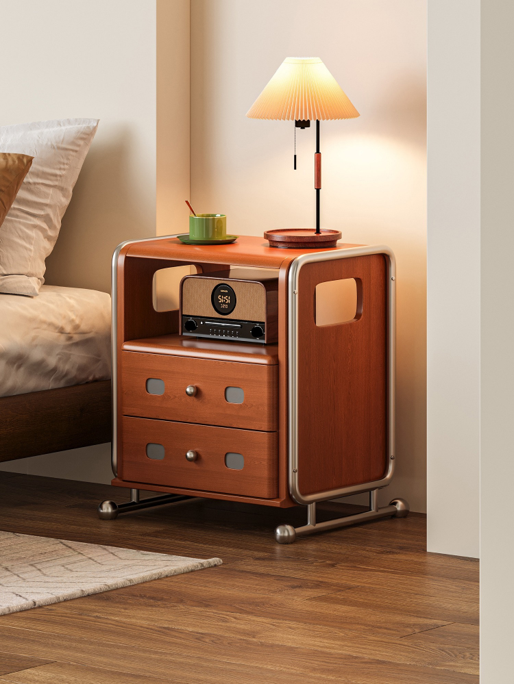 ヴィンテージ風ベッドサイドテーブル | 小ぶりでも存在感、懐かしさ