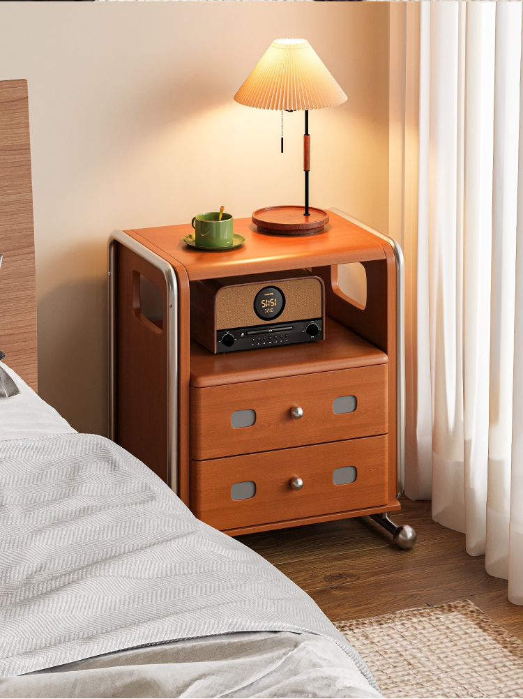 ヴィンテージ風ベッドサイドテーブル | 小ぶりでも存在感、懐かしさ