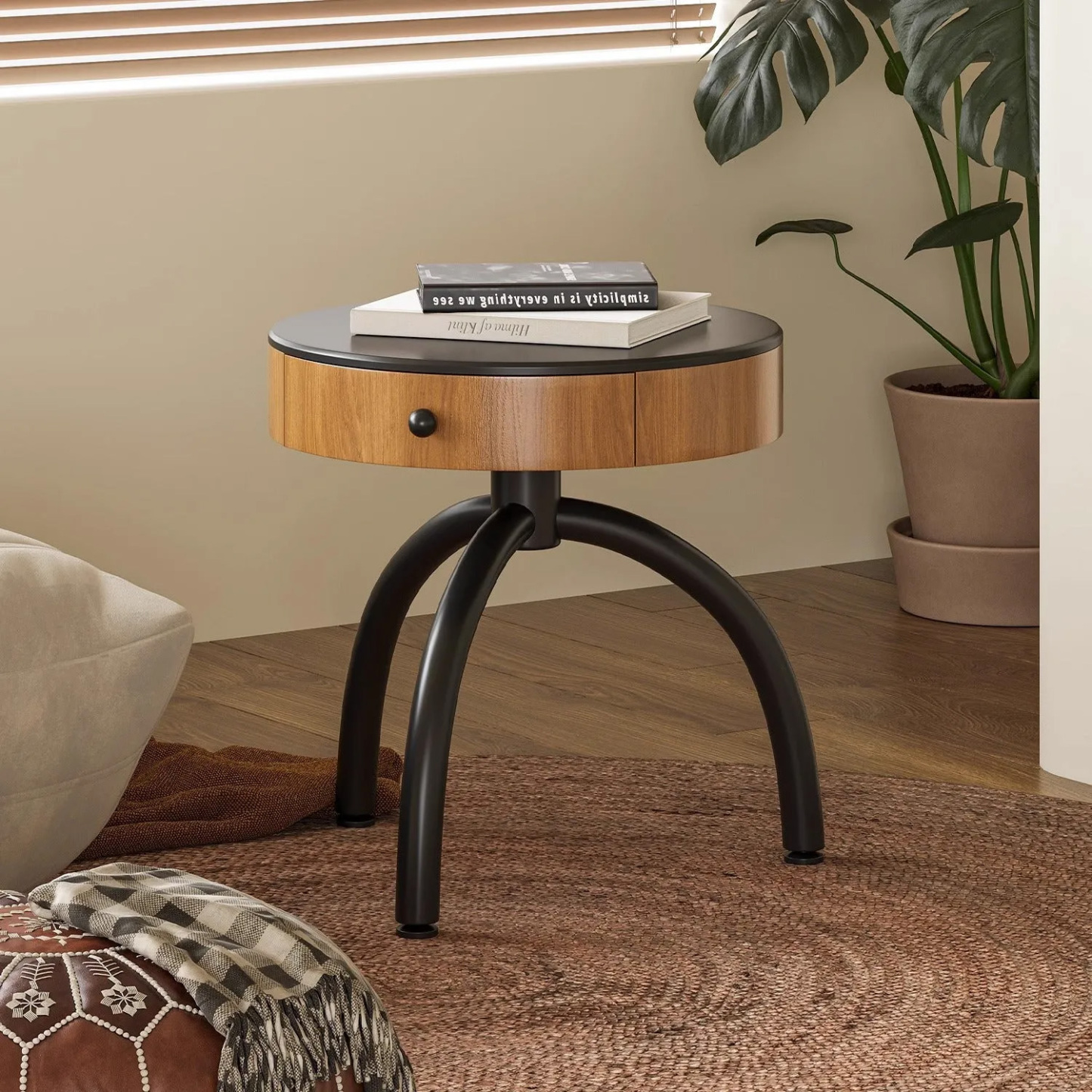 三脚ラウンドサイドテーブル