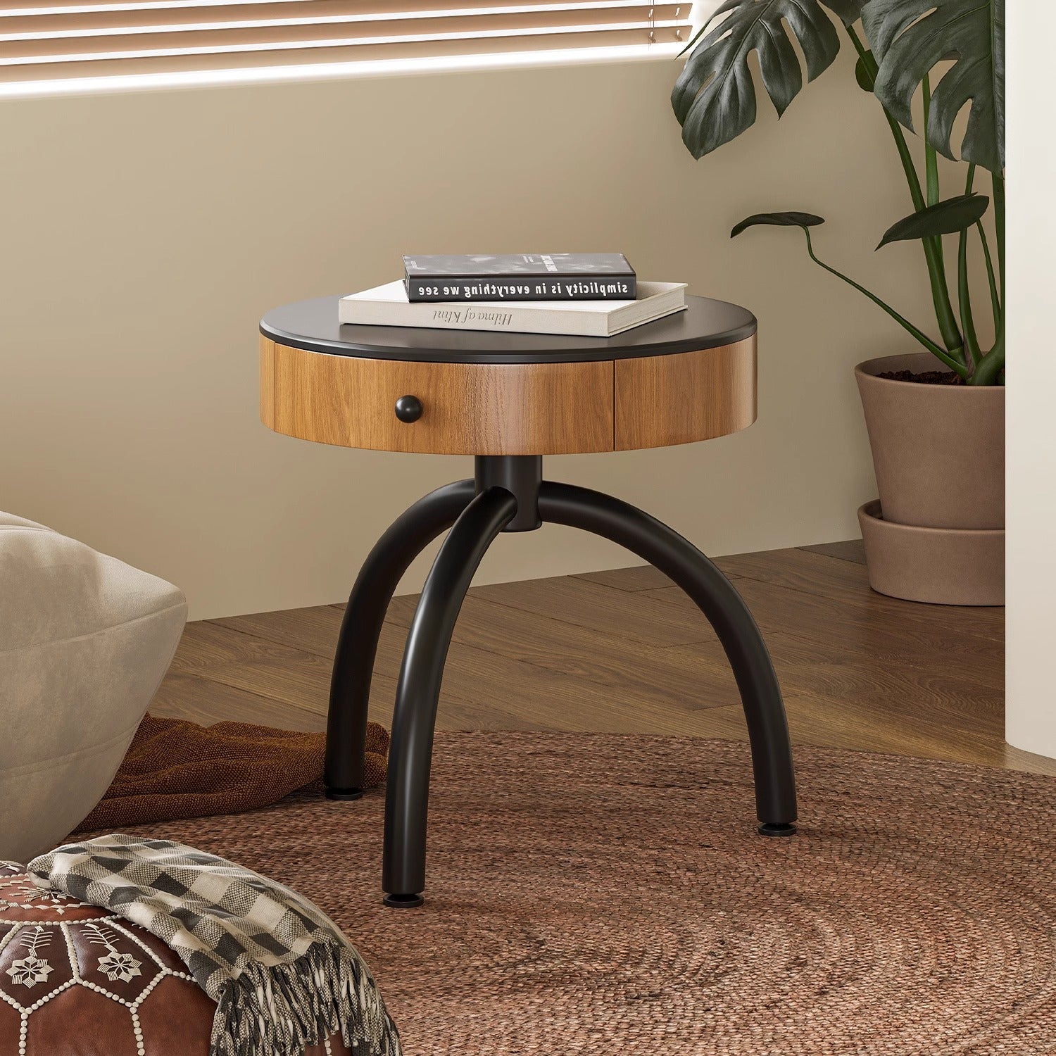 三脚ラウンドサイドテーブル | ヨーロピアンスタイルの優雅さを漂わ