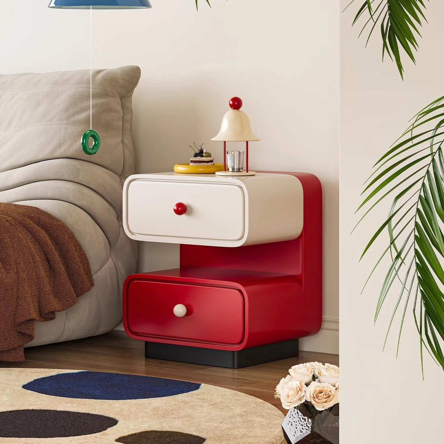 レトロモダンサイドキャビネット | 遊び心あるデザインと高品質素材を