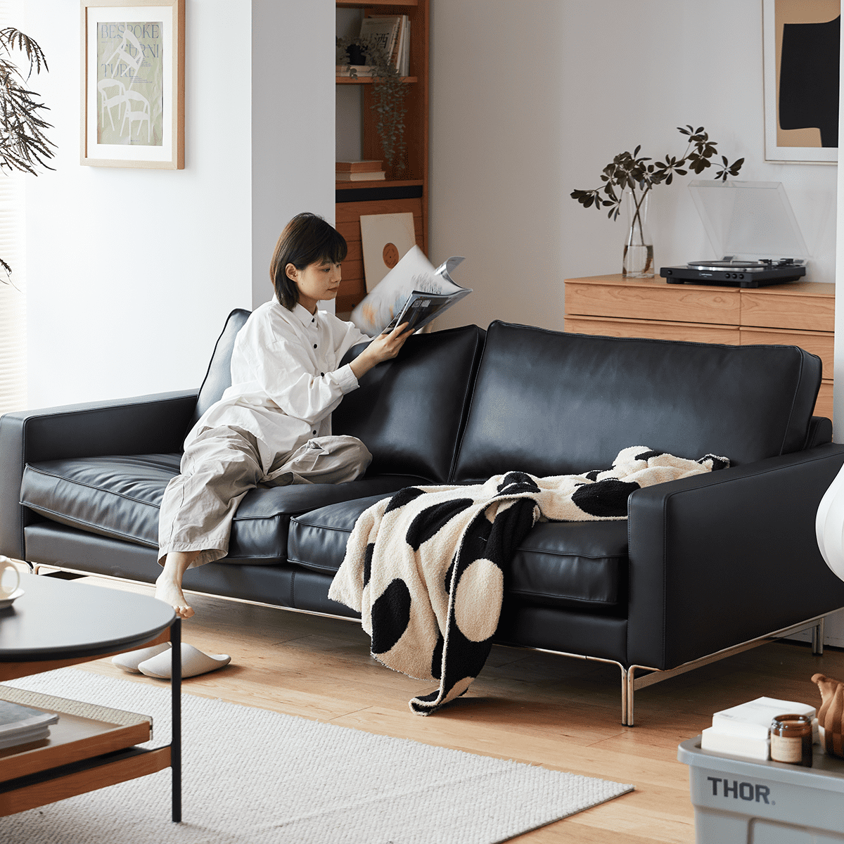 ヴィンテージ風本革ブラッククッションソファ【カスタマイズ可】