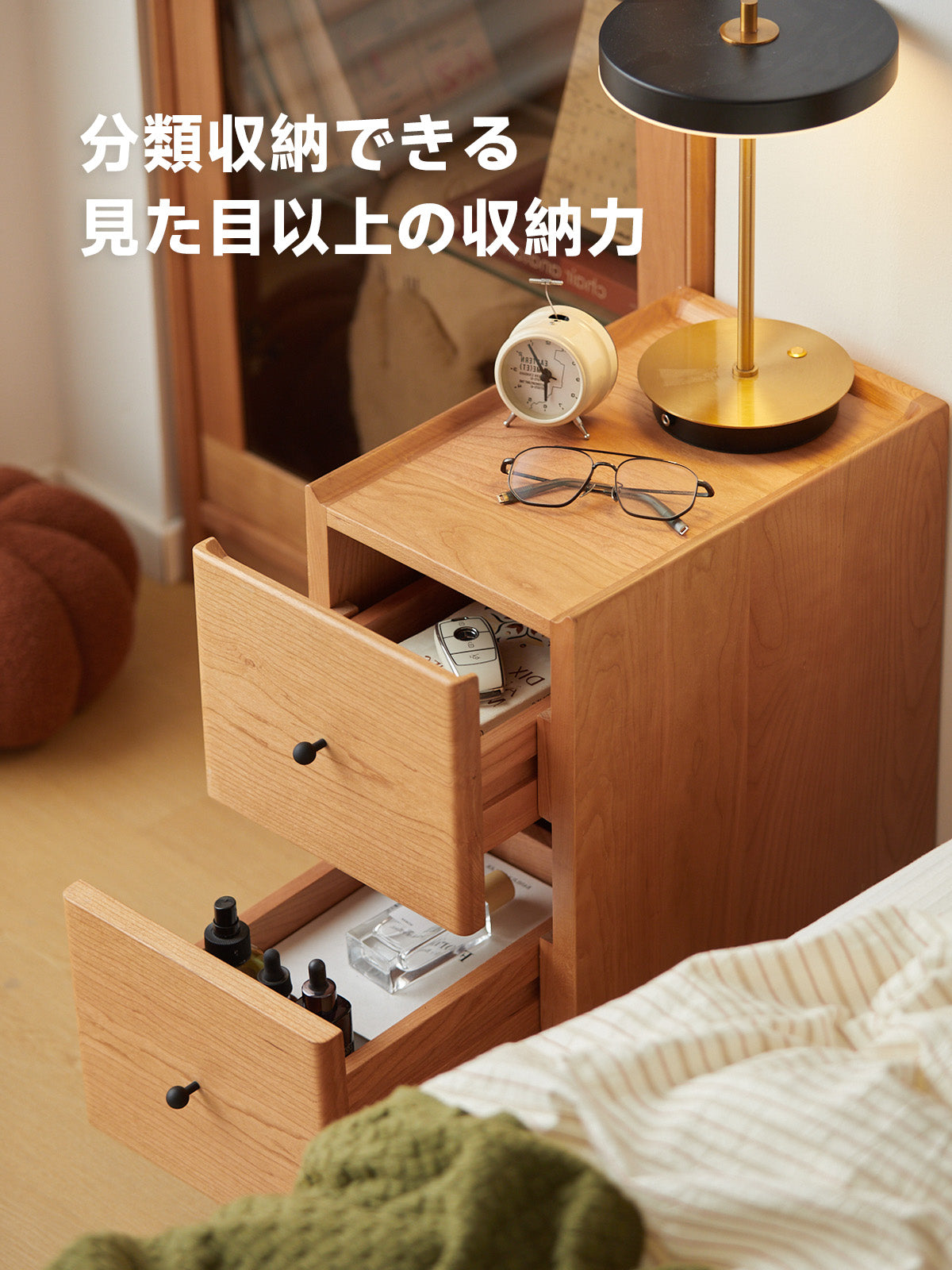 美品 CAGUUU チェリー材 サイドテーブル ナイトテーブル シンプル CAGUUU チェリー材 サイドテーブル ナイトテーブル シンプル