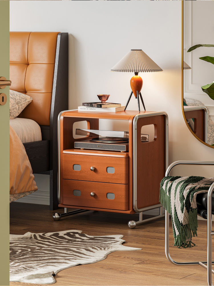 ヴィンテージ風ベッドサイドテーブル | 小ぶりでも存在感