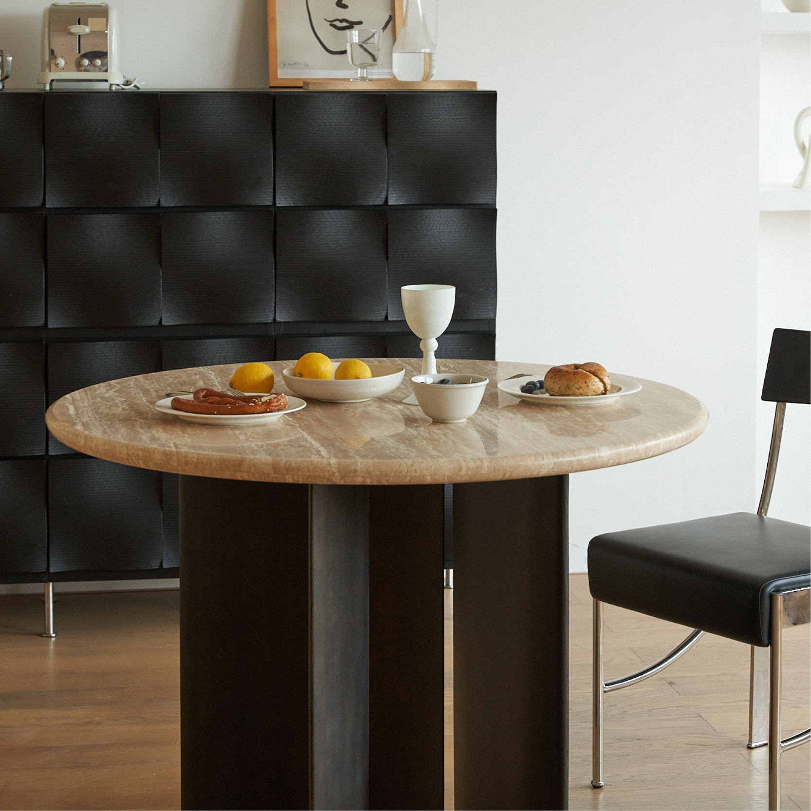 【直接引き渡し】ラウンド木製ダイニングテーブル 直接引き渡し】ラウンド木製ダイニングテーブル