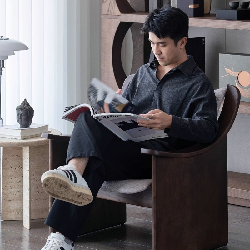 リラックスデザインアームチェア