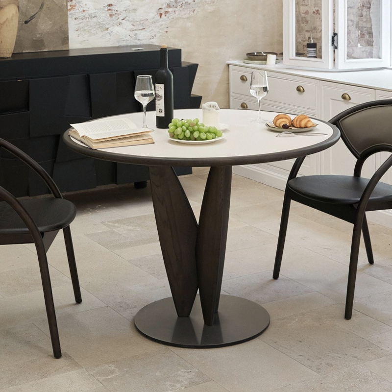 エレガントラウンドティーテーブル