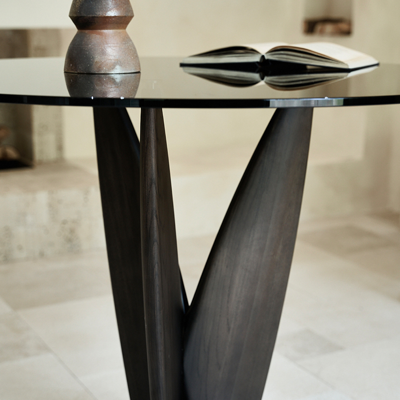 エレガントラウンドティーテーブル