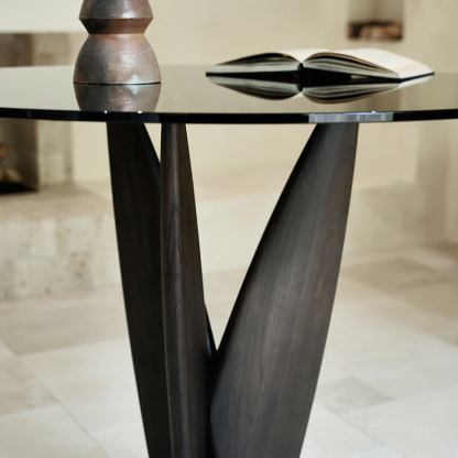 エレガントラウンドティーテーブル