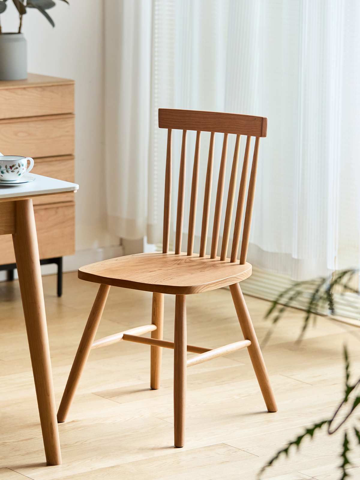 格子調ウッドダイニングチェア