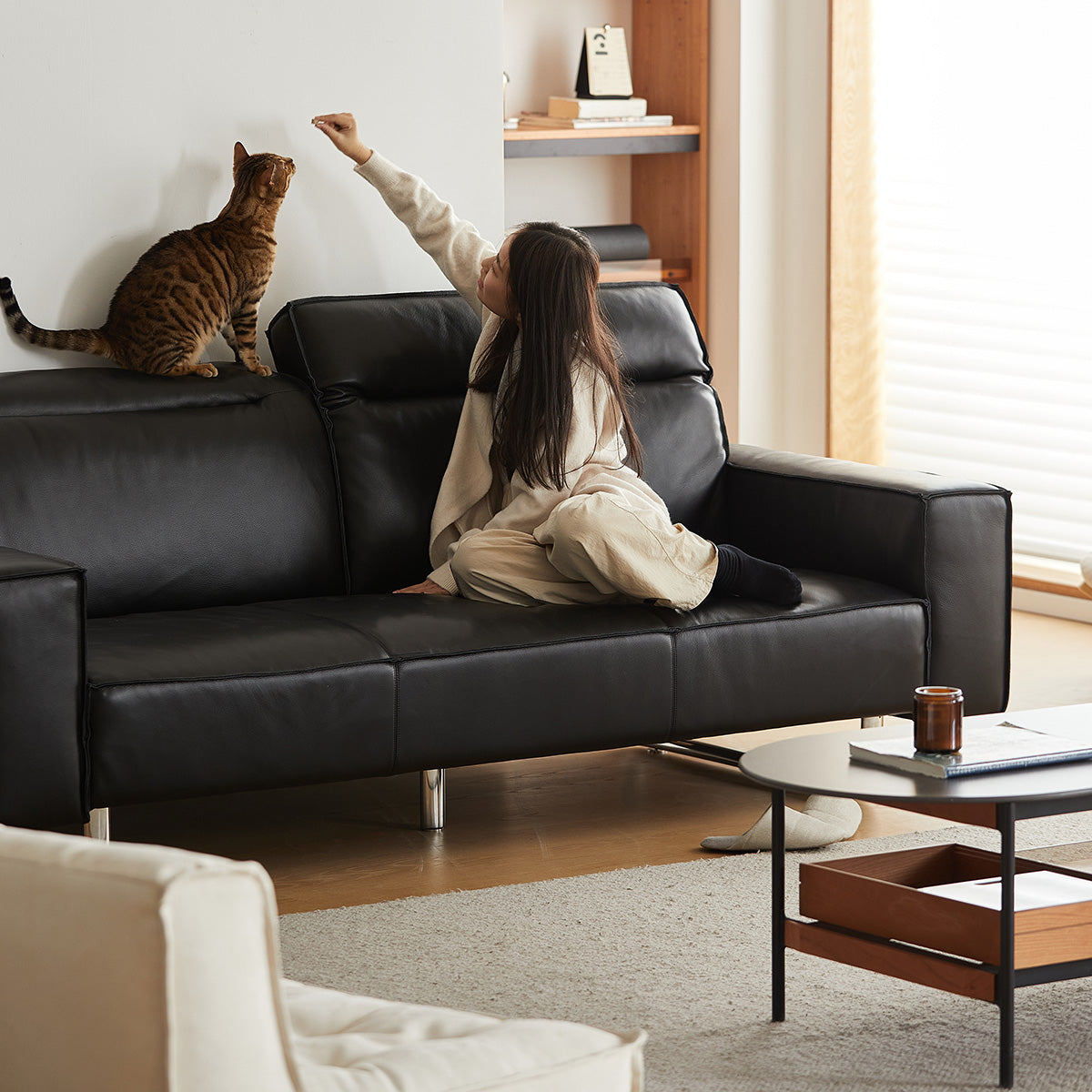 ステンレス脚本革ブラッククッションソファ【カスタマイズ可】 – CAGUUU