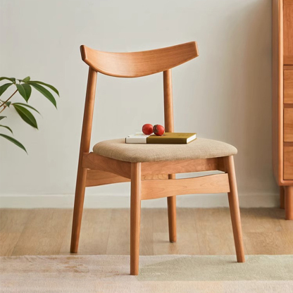 チェリー材 ミニマルダイニングチェア | すっきりとした造形に頼れる強