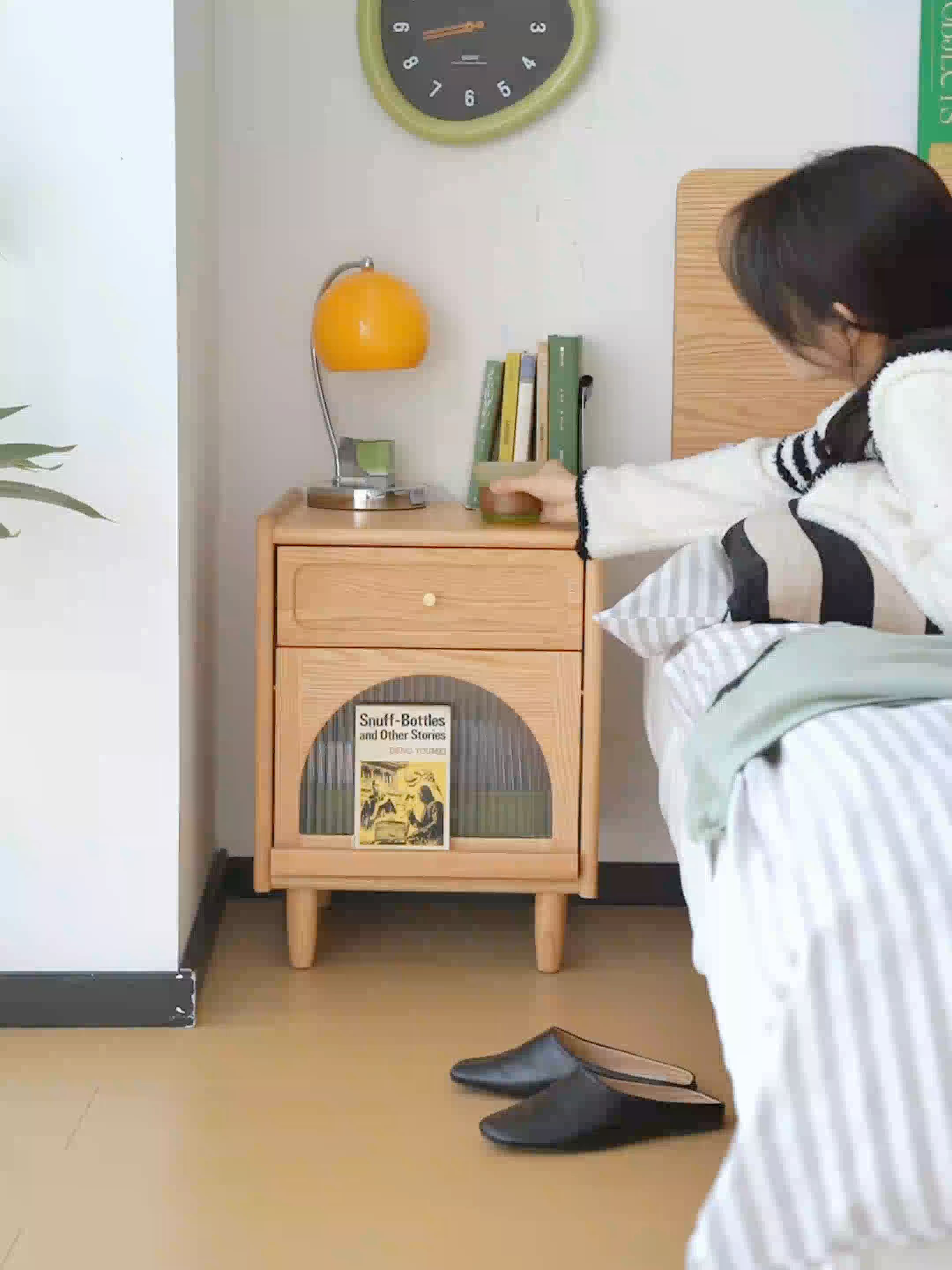 ベッドサイドテーブル 収納キャビネット ロッカー 寝室用家具 家具 ベッドサイドキャビネット 1つ引き出し ソリッドウッドcttg-001  寝室ナイトスタンド引き出しロッカーモダン家庭用家具収納クローク