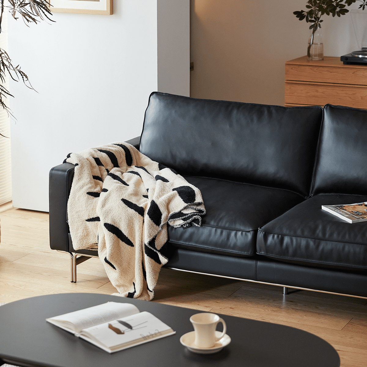 ヴィンテージ風本革ブラッククッションソファ【カスタマイズ可】