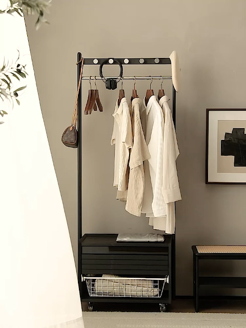 Woody Auraチェスト付き可動ハンガーラック | 機能性と高級感を