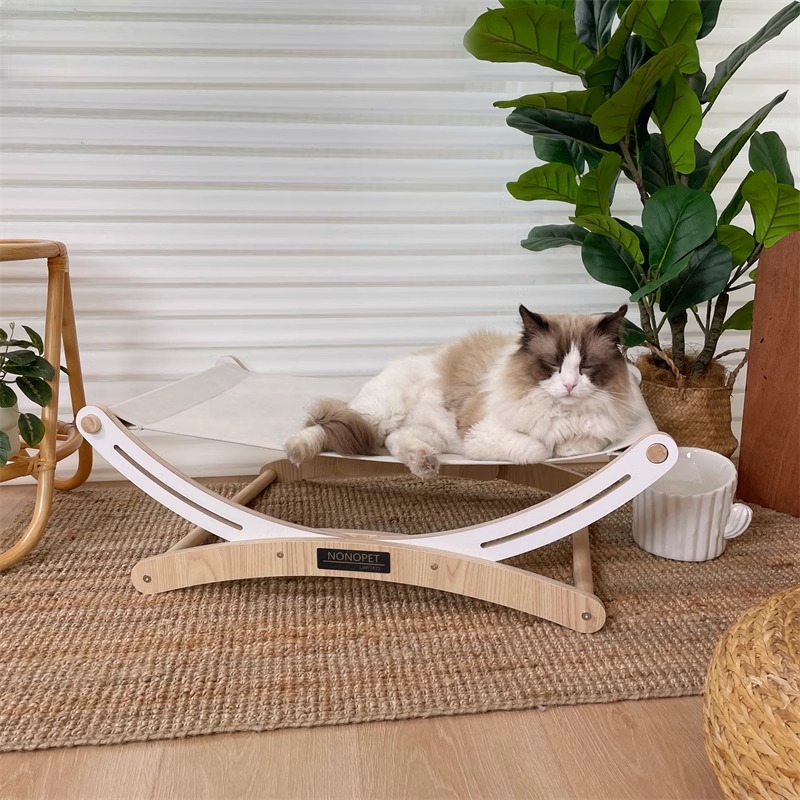 木製猫用ハンモックベッド | 北欧風インテリアに調和するモダン