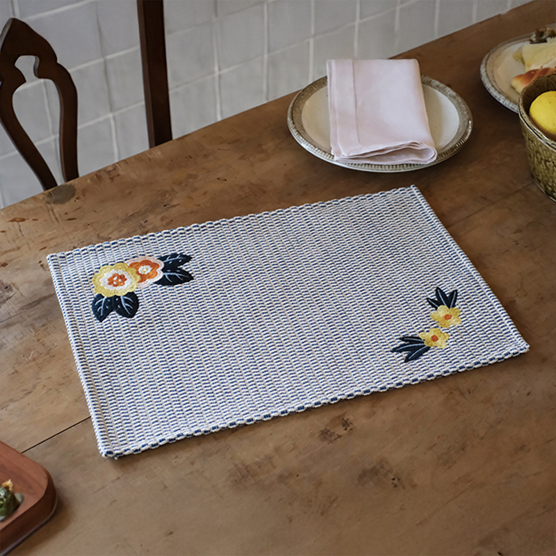 北欧風刺繍テーブルマット