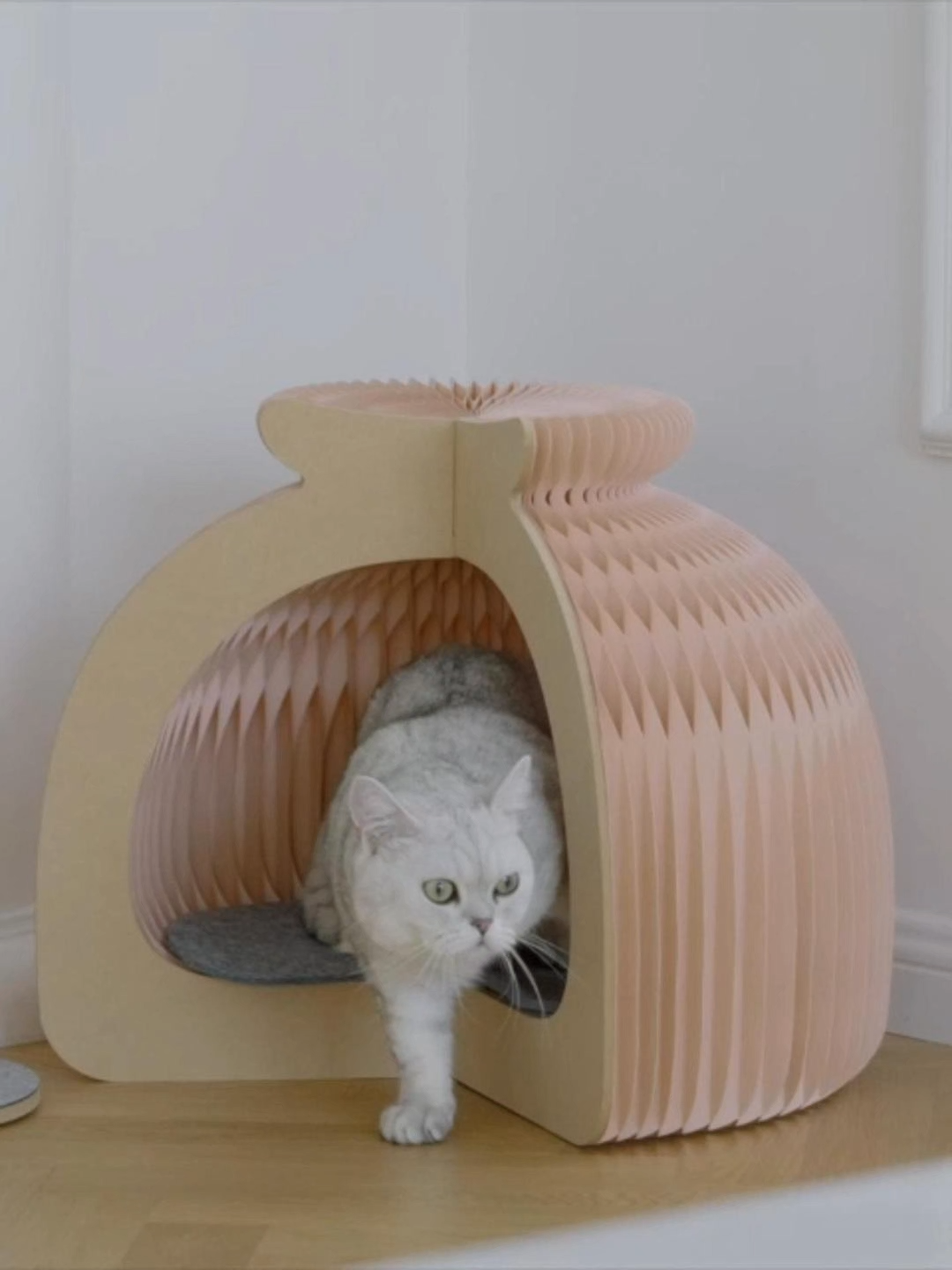 Kraft Paper 折りたたみペーパーキャットハウス