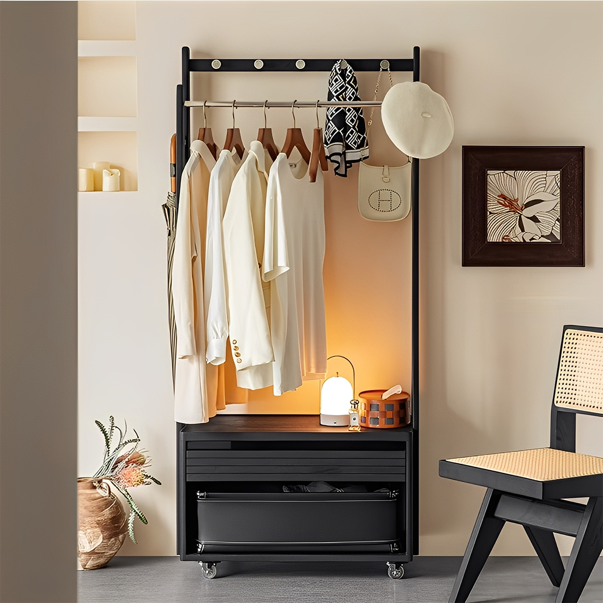 Woody Auraチェスト付き可動ハンガーラック | 機能性と高級感を