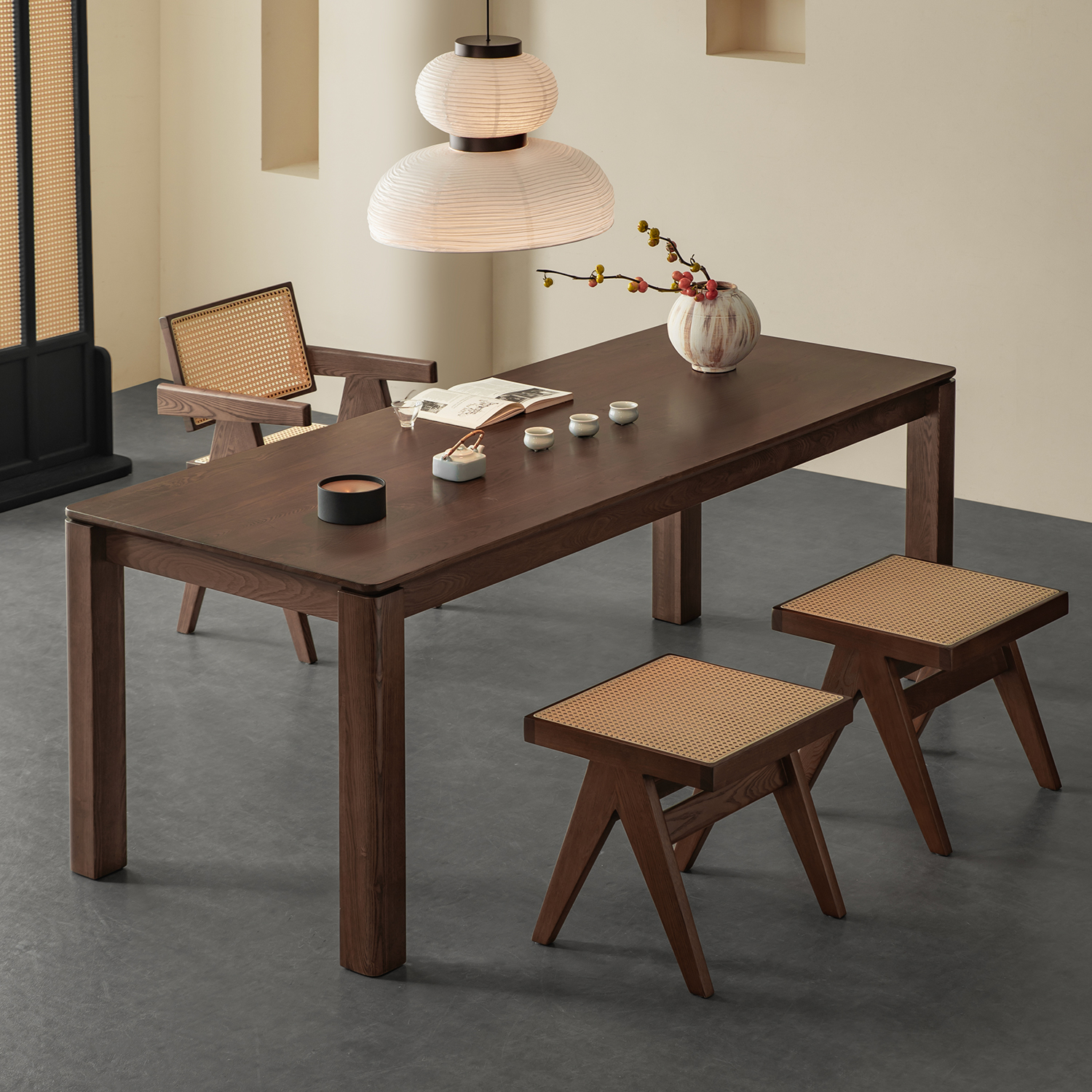 Woody Auraダイニングテーブル | 美しい木目と高級感を兼ね備え